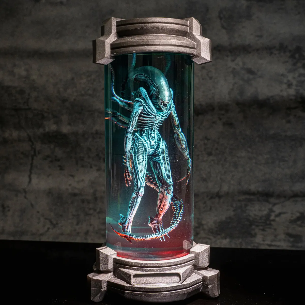 Alien Specimen Resin Lamp — Xenomorph Containment Tube Horror Night Light
