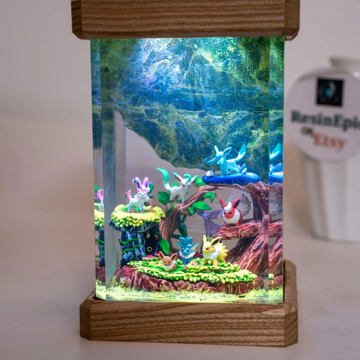 Eevee Evolution Resin Night Light — Umbreon and Espeon Pokémon Lamp