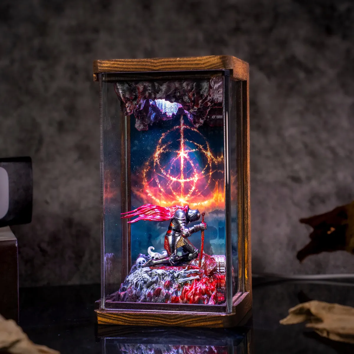 Elden Ring Tarnished Night Lamp — Dark Fantasy Knight Diorama in Clear Case