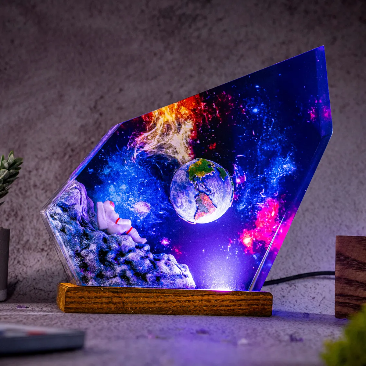 Nebula Drift Astronaut Lamp