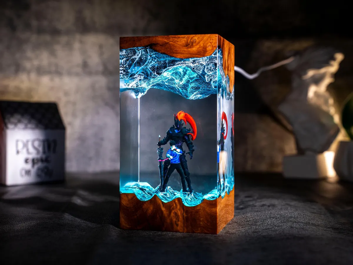 Sung Jin-Woo Resin Lamp — Solo Leveling Shadow Warrior Diorama Night Light